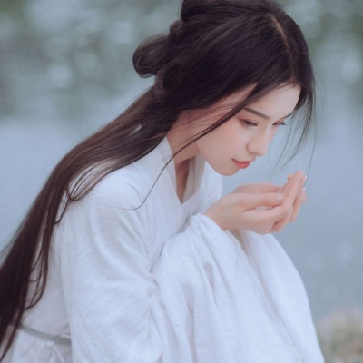 黑白唯美伤感女生头像图片