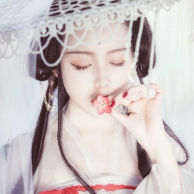 黑白唯美伤感女生头像图片
