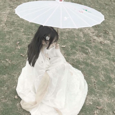 黑白唯美伤感女生头像图片
