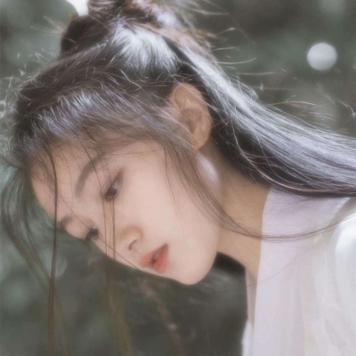 黑白唯美伤感女生头像图片