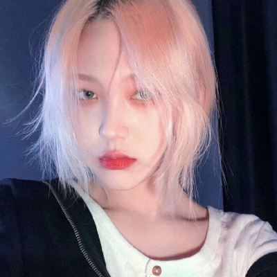 动漫黑白女生霸气头像