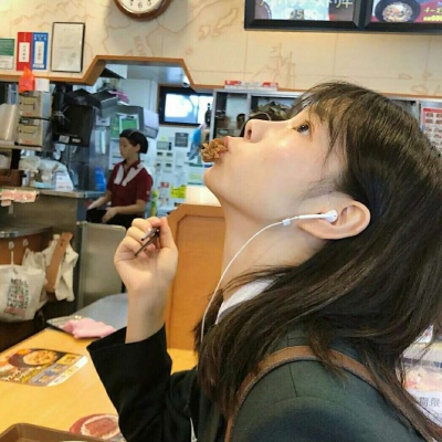 伤感图片短发女生头像