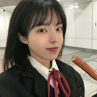 伤感图片短发女生头像