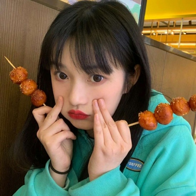伤感图片短发女生头像