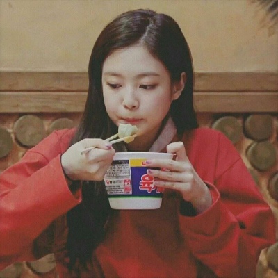 伤感图片短发女生头像