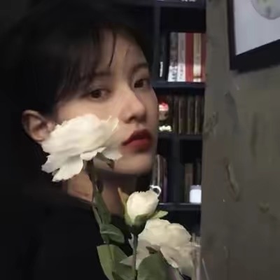 高冷头像女生黑白短发图片