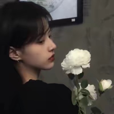 高冷头像女生黑白短发图片