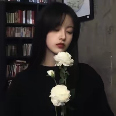 高冷头像女生黑白短发图片