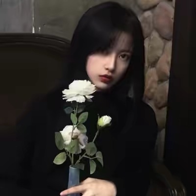 高冷头像女生黑白短发图片