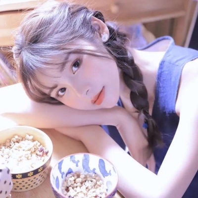 qq女生头像穿背带裤图片