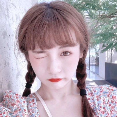 qq女生头像穿背带裤图片