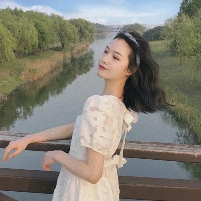 qq女生头像穿背带裤图片