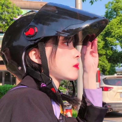 qq女生头像穿背带裤图片