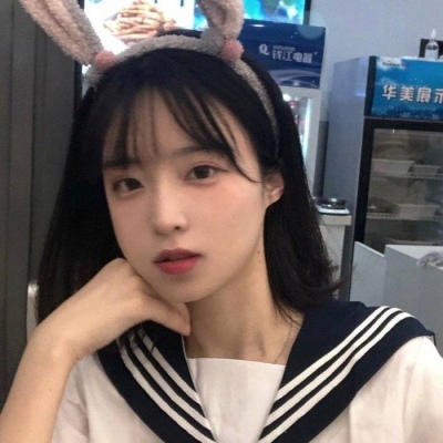 qq动态头像女生黑白