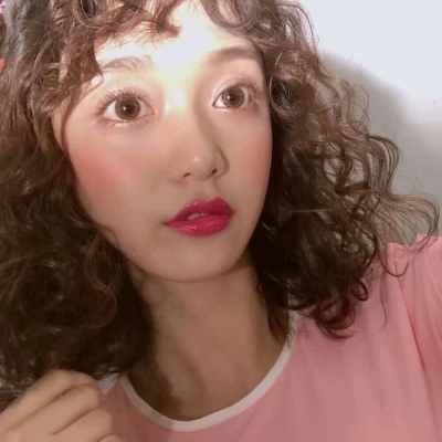 qq动态头像女生黑白