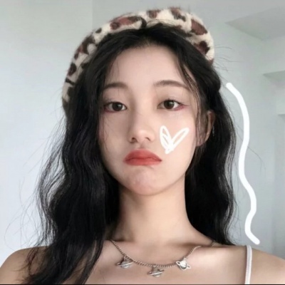 qq动态头像女生黑白