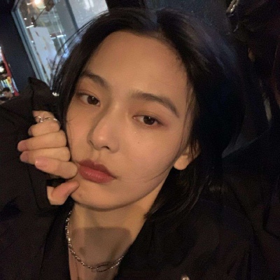 qq头像女生带复古眼镜