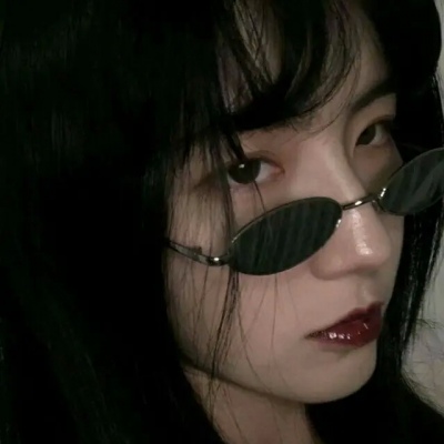 qq头像女生带复古眼镜
