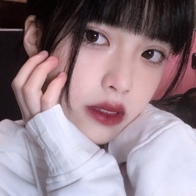 qq头像女生带复古眼镜