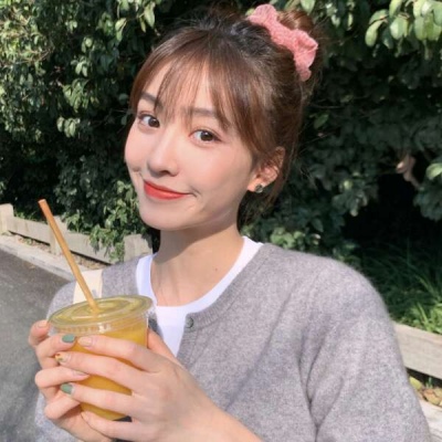 女生空气刘海长发头像图片