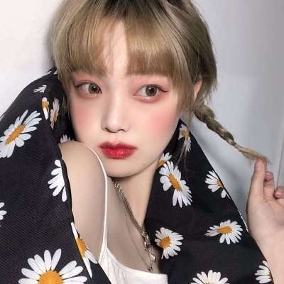 女生空气刘海长发头像图片