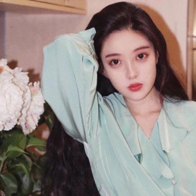 q友乐园女生黑白头像