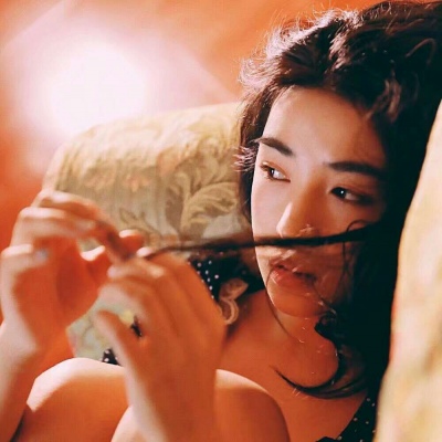 q友乐园女生黑白头像