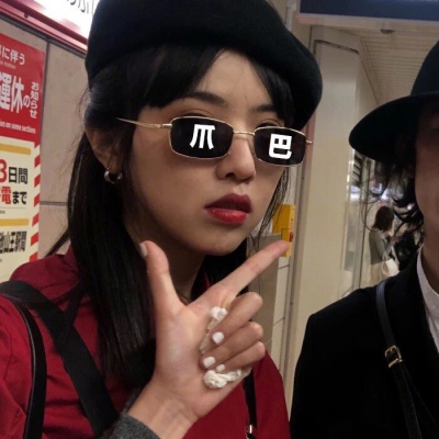 卡通比心头像女生头像