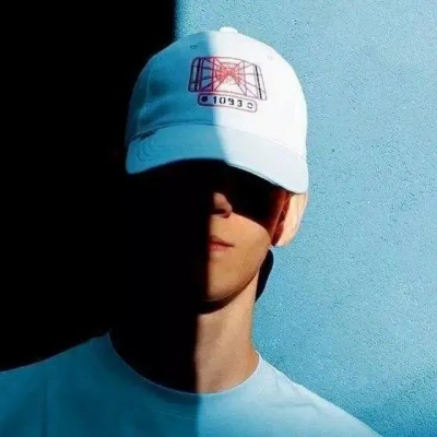 很火的微信头像男生手拿玫瑰头像图片