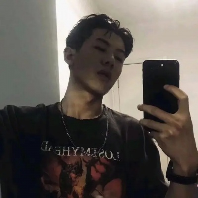 很火的微信头像男生手拿玫瑰头像图片