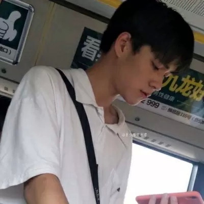 很火的微信头像男生手拿玫瑰头像图片