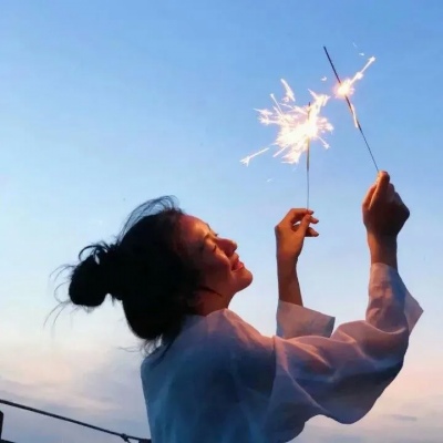 qq情侣女生头像带字