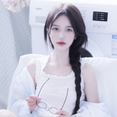 qq情侣女生头像带字