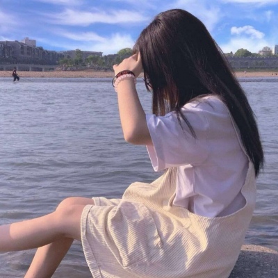 qq情侣女生头像带字