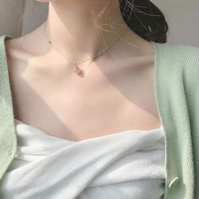 qq女生头像半边脸黑白