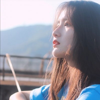 短发时尚头像女生背影