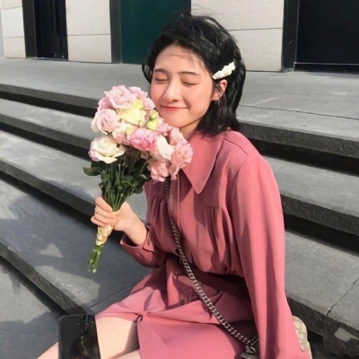 女生动漫黑白背影头像