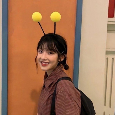 女生动漫黑白背影头像