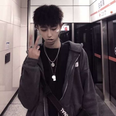 帅气的男生头像古风黑白背影图片