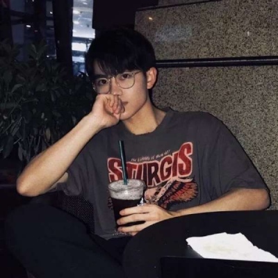 帅气的男生头像古风黑白背影图片