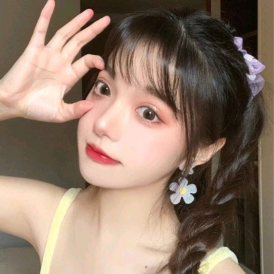 短发女生头像背影卷发