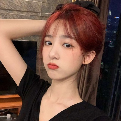 短发女生头像背影卷发