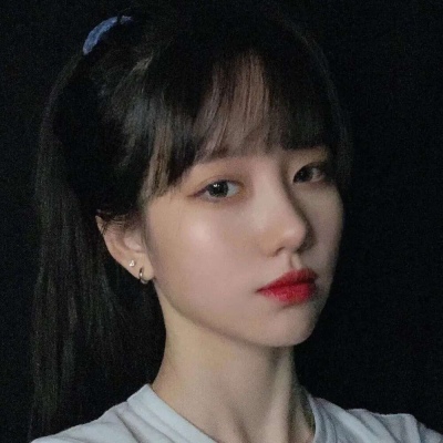 短发女生头像背影卷发