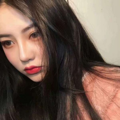 短发女生头像背影卷发