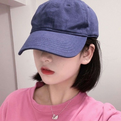 短发女生头像背影卷发