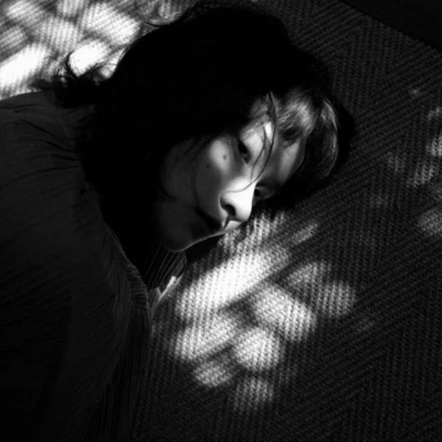欧美女生抽烟纹身头像