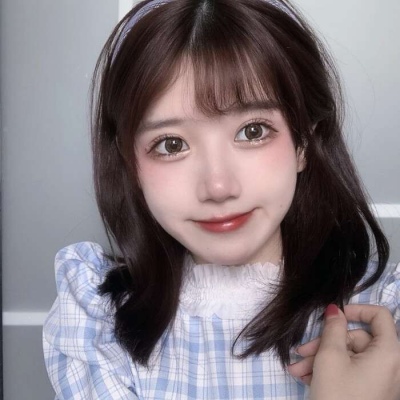 短发女生头像侧脸卷发