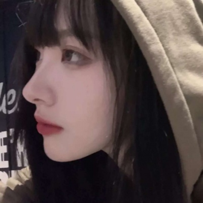 短发女生头像背影卷发图片