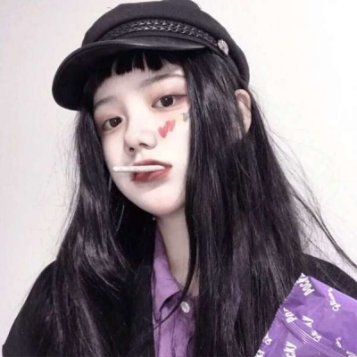 短发女生头像背影卷发图片
