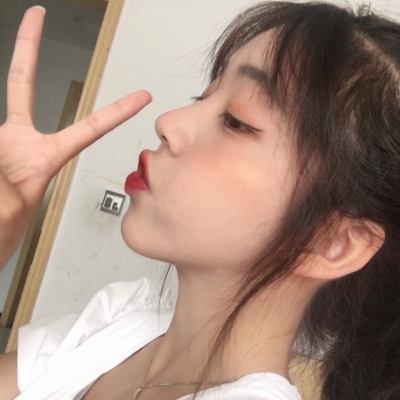qq头像背影带帽子女生